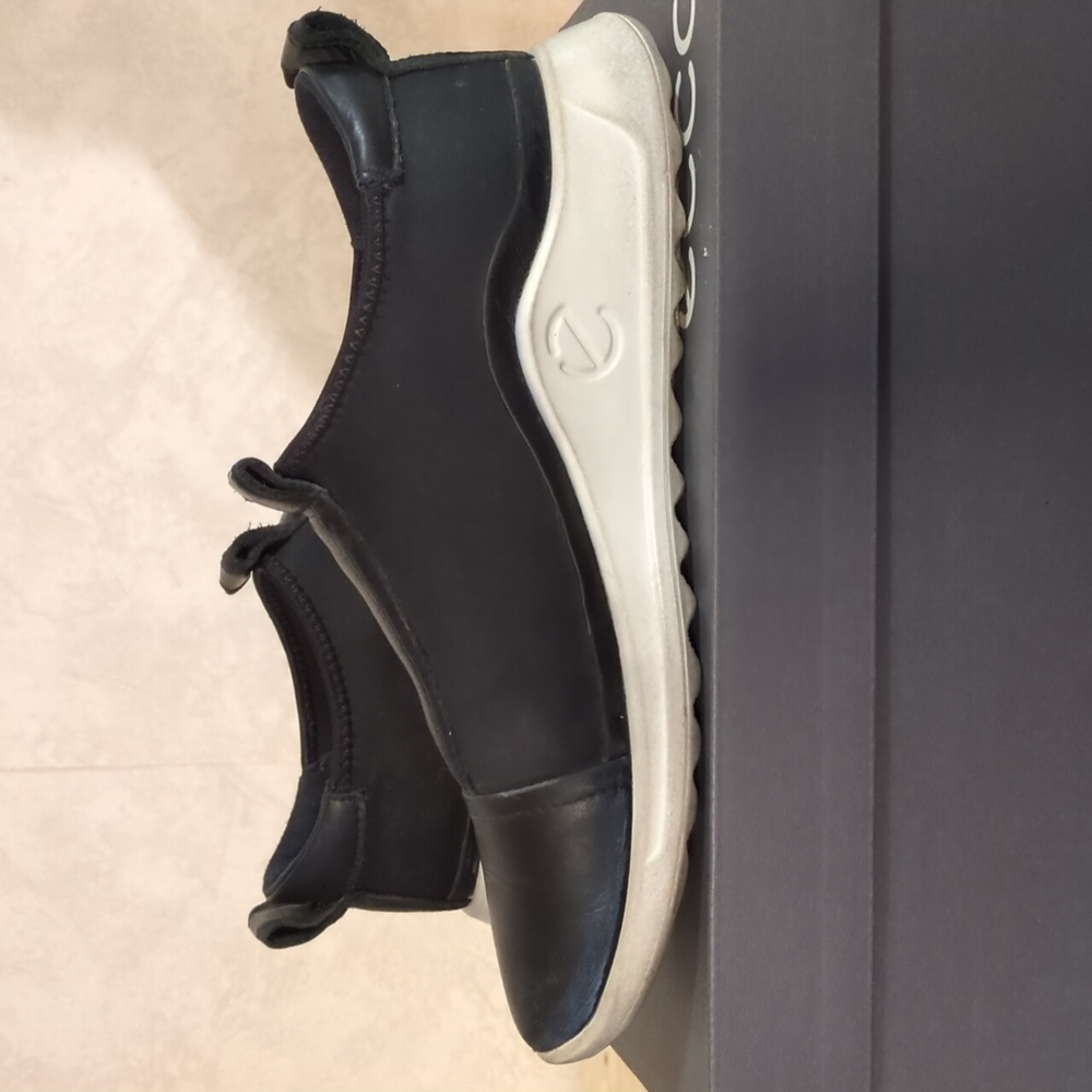 Ecco black flexure runner 7.5